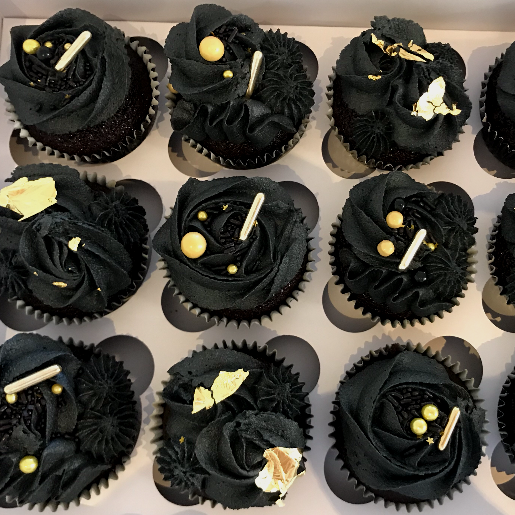 Black & Gold Buttercream Cupcakes